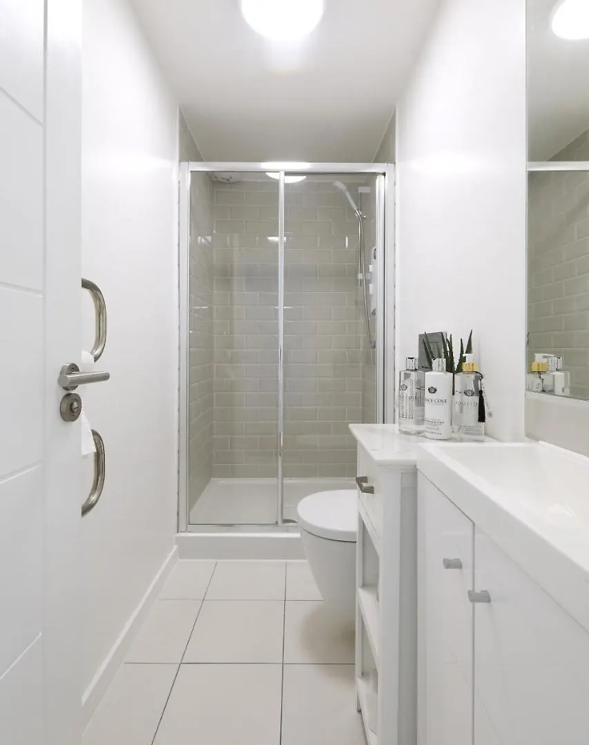 Perfect Brighton City Location - Spacious 2 Bedroom Apartment