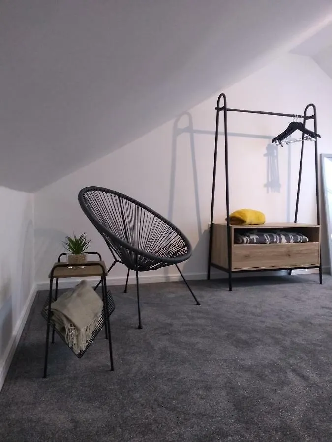 Perfect Brighton City Location - Spacious 2 Bedroom Apartment